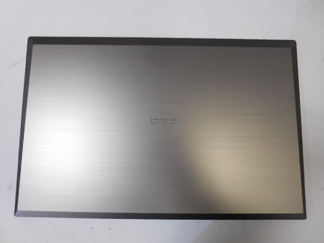 Zadní kryt LCD BTO W271EUq (clevo)