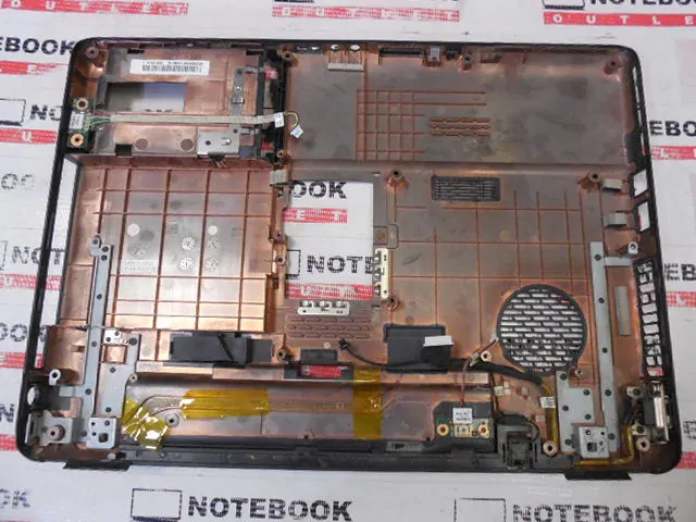 Spodní vana - Toshiba Satellite L300D