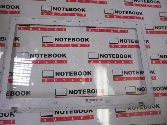 Přední kryt LCD - Toshiba Satellite C660