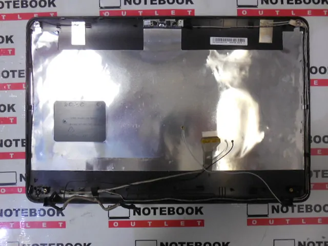 Zadní kryt / LCD Back Cover pro TOSHIBA SATELLITE L655