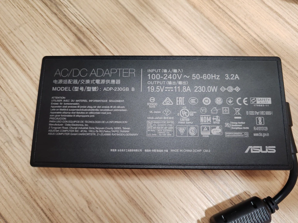 ASUS ROG adaptér - 230.0W 19,5V 11,8A 