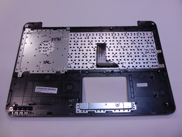 Horní kryt / Palmrest pro ASUS R556L