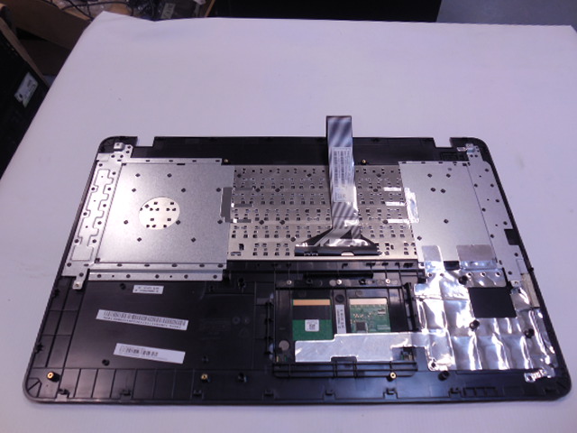 Horní kryt / Palmrest s klávesnicí a Touchpadem pro ASUS X751