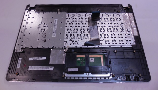 Horní kryt / Palmrest s klávesnicí pro ASUS R409L