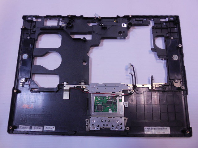 Horní kryt / Palmrest pro Dell Latitude D830 (PP04X)