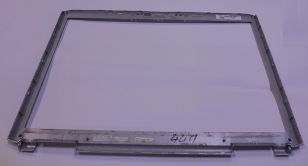 Přední kryt LCD / Front bezel LCD (stříbrný) pro Dell Inspiron 1720 (PP22X)