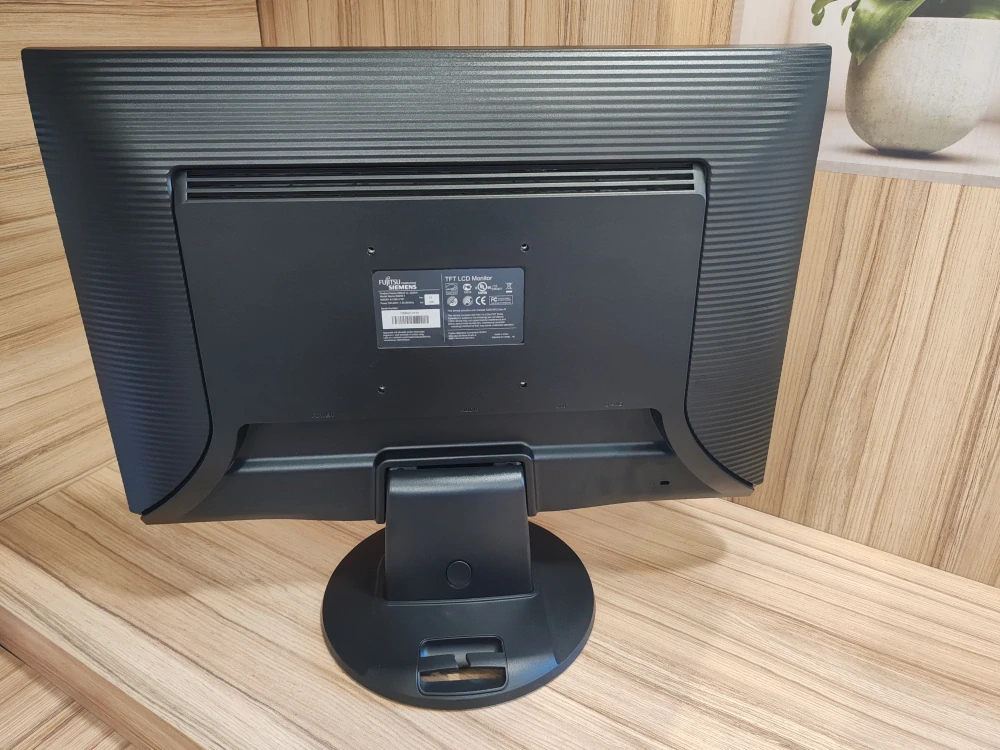 Fujitsu Siemens D22W‑1 22"