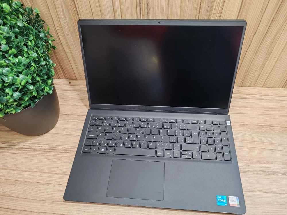 Dell Vostro 15 3530