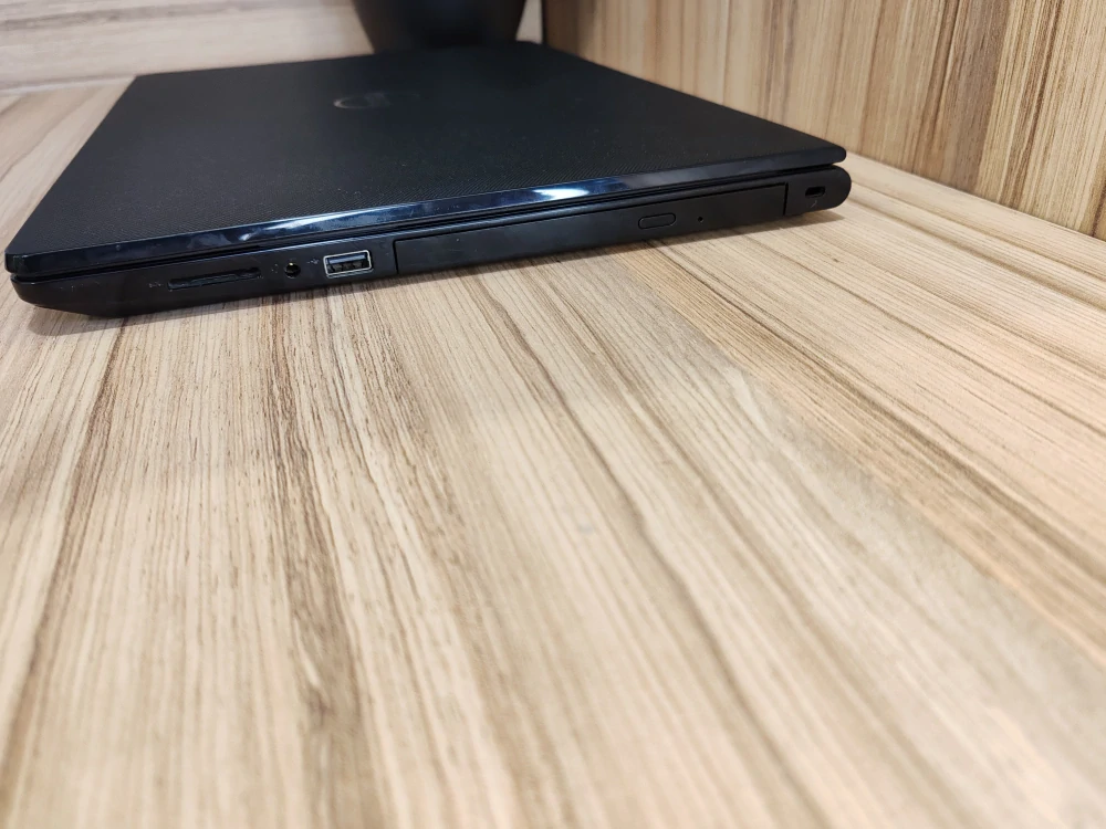 Dell Vostro 15 - i5 (3568)