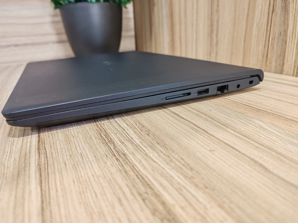 Dell Vostro 15 3530