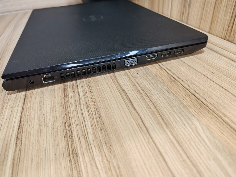 Dell Vostro 15 - i5 (3568)