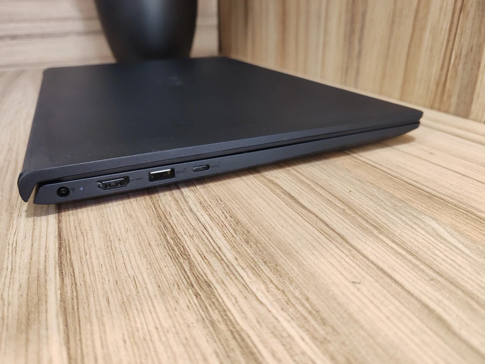 Dell Vostro 15 3530