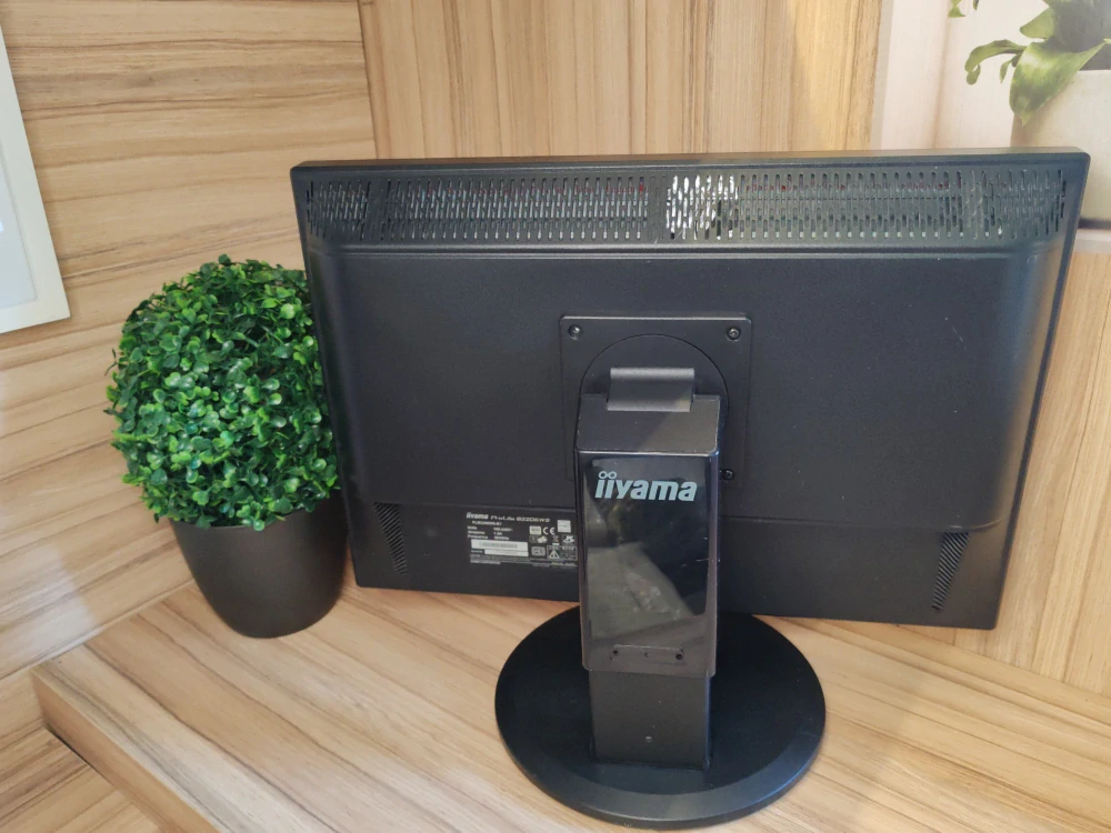 Monitor 22" iiyama ProLite B2206WS černý